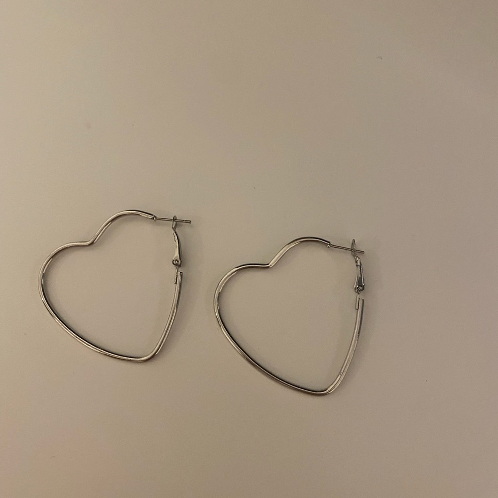 silver heart shaped earrings